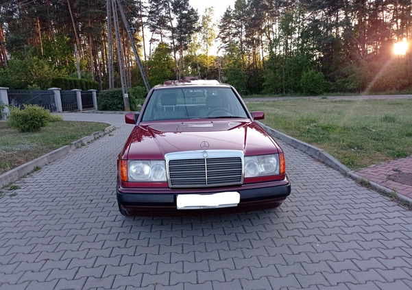 Mercedes-Benz W124 (1984-1993) cena 27400 przebieg: 230000, rok produkcji 1992 z Kielce małe 466